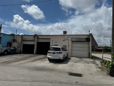 Single user 3,390 SF warehouse zoned B3 in Oakland Park. This - photo 5