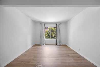 Beautifully upgraded upper-level condo in the FHA-approved - photo 20