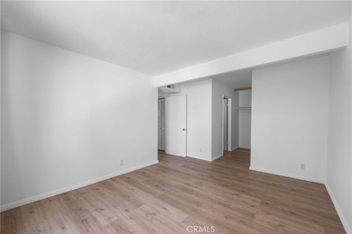 Beautifully upgraded upper-level condo in the FHA-approved - photo 21