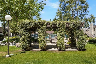 Beautifully upgraded upper-level condo in the FHA-approved - photo 26