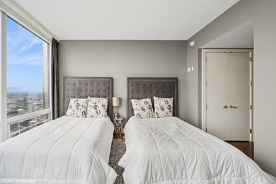 Exquisite Urban Sanctuary with Breathtaking Panoramas Indulge in