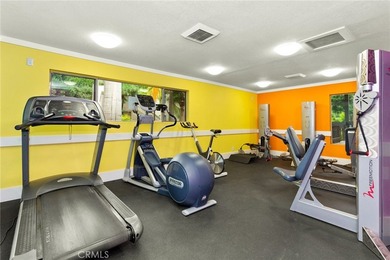 Beautifully upgraded upper-level condo in the FHA-approved - photo 33