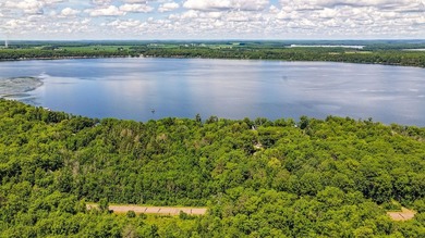 Escape to this charming four-season cabin on highly sought-after - photo 28