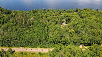 Escape to this charming four-season cabin on highly sought-after - photo 29