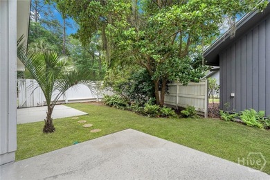 Welcome to your new sanctuary! Nestled in a serene neighborhood - photo 32