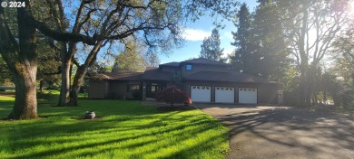 North Umpqua River Home For Sale in Roseburg Oregon