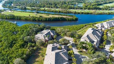 This Pristine corner townhome in Harbour Island at Palm Cove - photo 4
