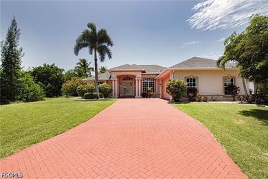 Welcome to this beautifully maintained pool home, ideally - photo 3