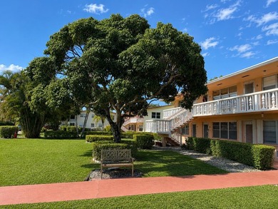 Beautifully maintained turnkey condo in a gated 55+ active adult - photo 4