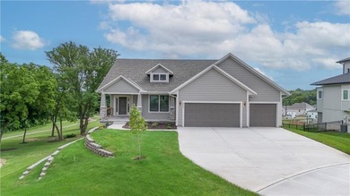 BEAUTIFUL HOME WITH A GOLF COURSE VIEW!This home is perfectly - photo 1