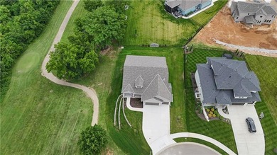 BEAUTIFUL HOME WITH A GOLF COURSE VIEW!This home is perfectly - photo 3
