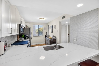 Spacious, investor friendly 3rd floor renovated and move in - photo 11