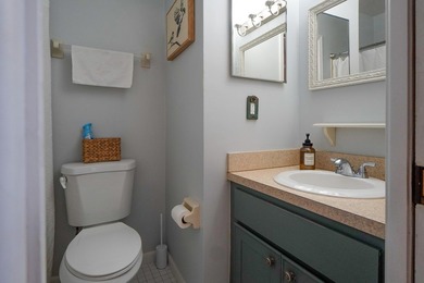 Welcome to this charming single-story residence in the Willows - photo 13