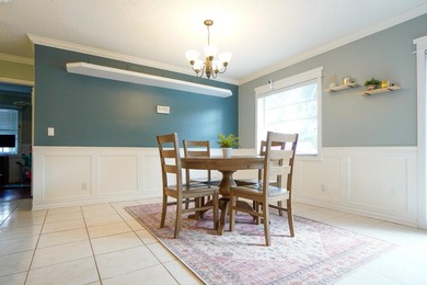 Welcome to this charming single-story residence in the Willows - photo 15