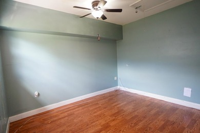 Welcome to this charming single-story residence in the Willows - photo 17
