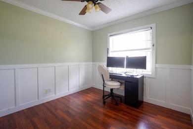 Welcome to this charming single-story residence in the Willows - photo 20