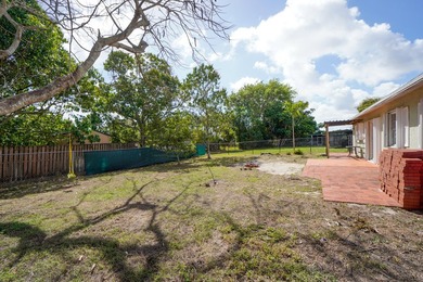 Welcome to this charming single-story residence in the Willows - photo 22