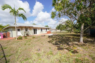 Welcome to this charming single-story residence in the Willows - photo 24