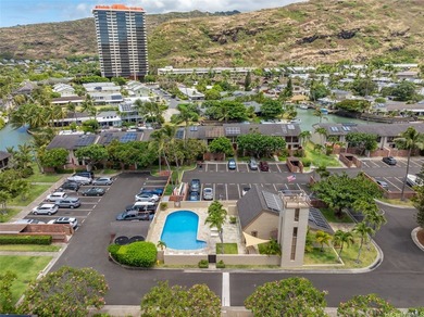 Conveniently located near the entrance to Hawaii Kai, this - photo 25