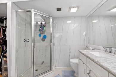 Spacious, investor friendly 3rd floor renovated and move in - photo 26