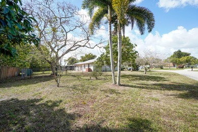 Welcome to this charming single-story residence in the Willows - photo 27