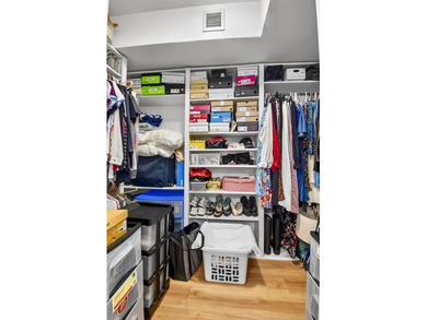 Spacious, investor friendly 3rd floor renovated and move in - photo 28