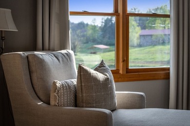 Just five miles from downtown Blue Ridge, this extraordinary 100 - photo 6