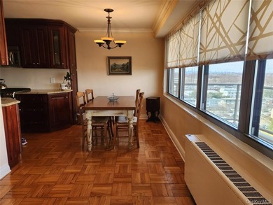 Beautifully Renovated Large 1 bedroom Deluxe (Jr. 4) in Luxury - photo 5