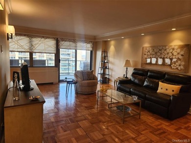 Beautifully Renovated Large 1 bedroom Deluxe (Jr. 4) in Luxury - photo 7