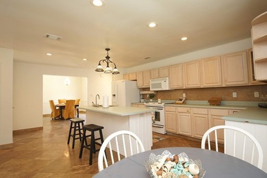 Beautiful home close to the white sandy beaches, military bases - photo 11