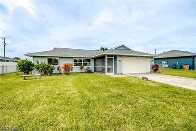 Welcome to this great Southwest Cape Coral home, conveniently - photo 1