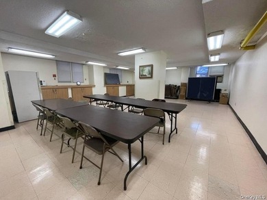 Renovated 2-bedroom co-op in Downtown Flushing-move-in ready - photo 14