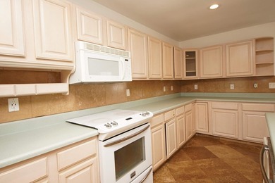 Beautiful home close to the white sandy beaches, military bases - photo 16