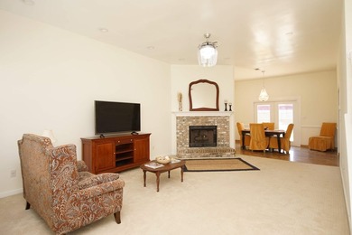 Beautiful home close to the white sandy beaches, military bases - photo 19