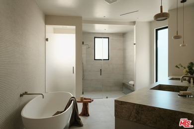Set at the end of a private cul-de-sac in the Hollywood Hills - photo 21
