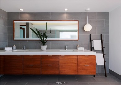 Welcome to coastal luxury redefined. Perfectly positioned - photo 24