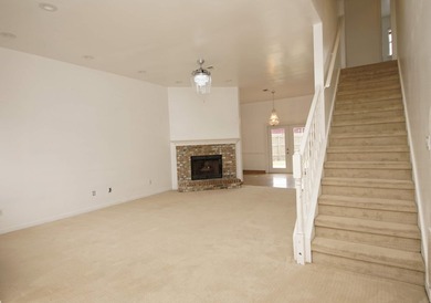Beautiful home close to the white sandy beaches, military bases - photo 25