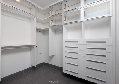 Welcome to coastal luxury redefined. Perfectly positioned - photo 25