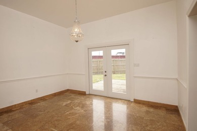 Beautiful home close to the white sandy beaches, military bases - photo 29