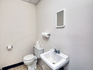 Welcome to 546 E Savannah Street - a high-visibility commercial - photo 30