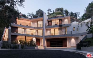Set at the end of a private cul-de-sac in the Hollywood Hills - photo 31
