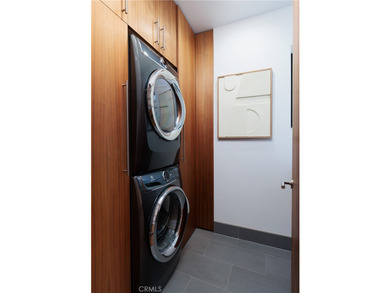 Welcome to coastal luxury redefined. Perfectly positioned - photo 32