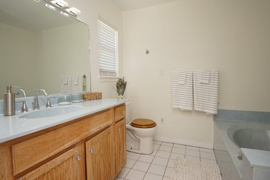 Beautiful home close to the white sandy beaches, military bases - photo 34