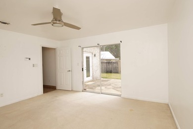 Beautiful home close to the white sandy beaches, military bases - photo 37