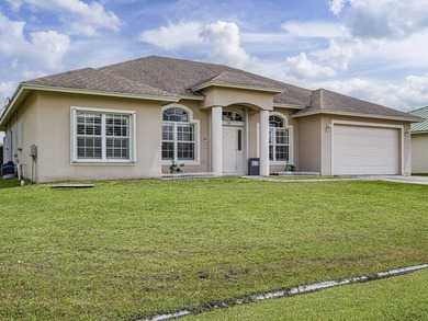 Must-see beautiful 4BR/3BA/2-car garage home with office - photo 1