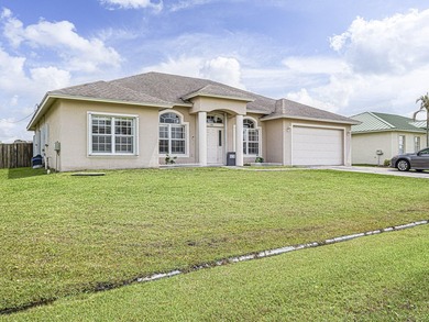 Must-see beautiful 4BR/3BA/2-car garage home with office - photo 2