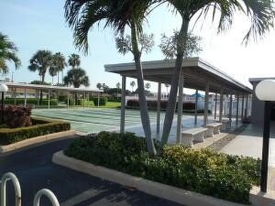 Very nice 2 Bedroom 2 Bath Villa, located very quiet and - photo 15