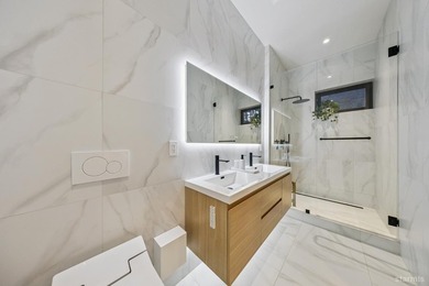 Built in 2022 and offered fully furnished, this mountain-modern - photo 24