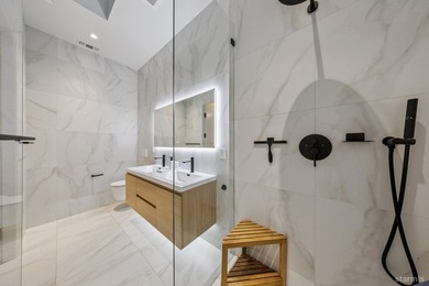 Built in 2022 and offered fully furnished, this mountain-modern - photo 28