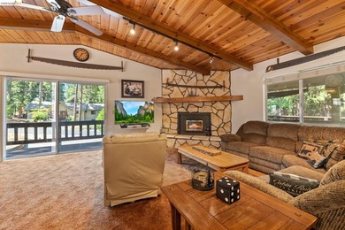 This cozy cabin comes fully furnished and move-in ready! This - photo 2